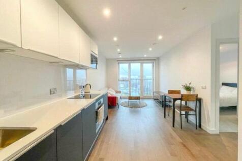 Available AUGUST 18TH! Prime Residential are delighted to present this furnished 1-bed, 1-bath apartment on the impressive 22nd floor! This home is perfect for a couple or one working professional.