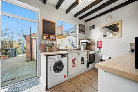 Kitchen and rear garden.jpg