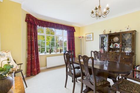 CAM03162G0-PR0352-STILL003