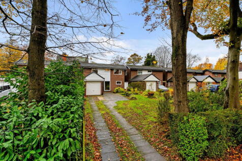 Stunning Four bedroom detached property set on a peaceful location within walking distance to Monton high street.