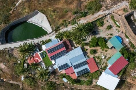 Beautiful estate with three separate homes and ocean views in Los Blanquitos
