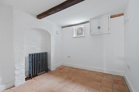 LE002 interior-9.jpg