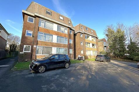 COMMUNAL ENTRANCE