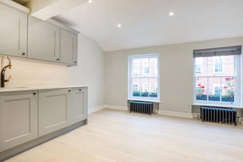A modern one bedroom flat to rent in Covent Garden, WC2H A charming one-bedroom flat to rent in Covent Garden, situated on the third floor of a well-maintained residential block on Earlham Street in t