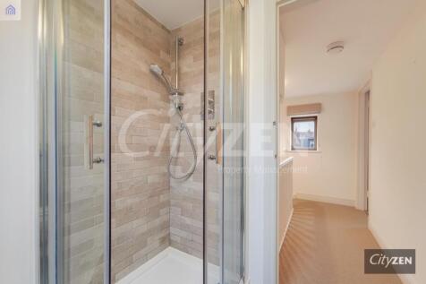 TOP FLOOR SHOWER ROOM