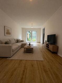 3 bed semi-detached house to rent Middlesex Road,