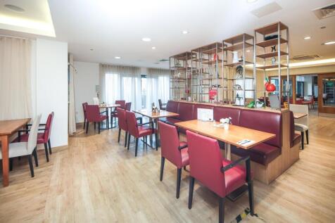 150 Queensway Court_-20.jpg