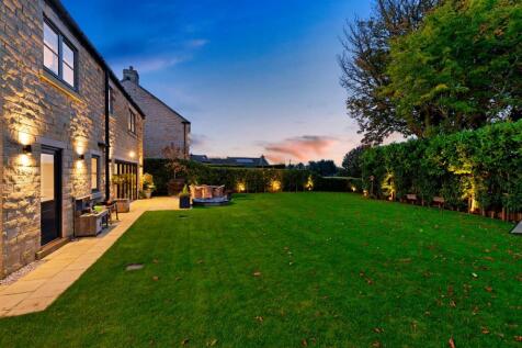 The Moorlands (by night)