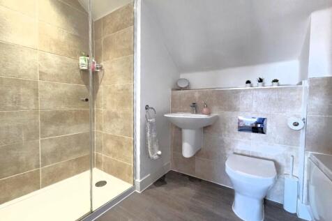 En-suite to Master bedroom