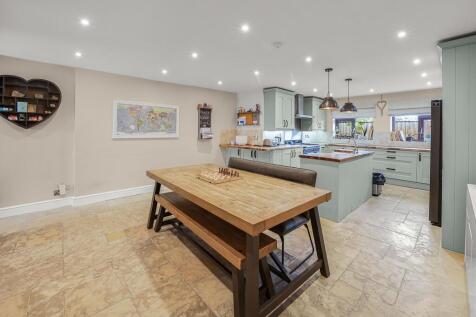 Open Plan Kitchen / Living/ Dining