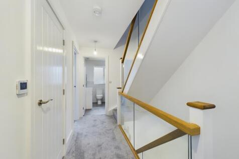 CAM02023G0-PR0118-STILL027