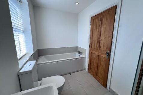 71a Victoria Street bathroom.jpg