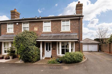 1 Albion Close, TN11 0DR 002.jpg