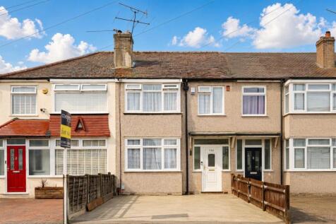 152 Midhurst Gardens.jpg