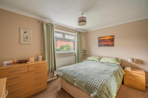 24 Larch Close-5.jpg