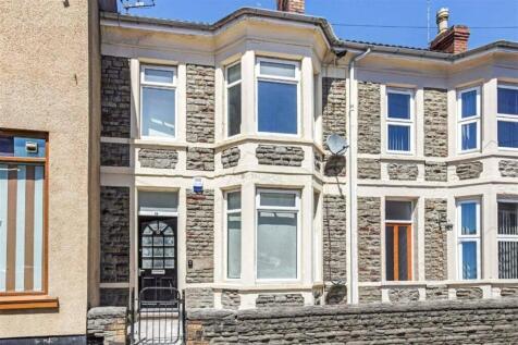 £158 per person per week (excluding bills) £188 per person per week (including bills) A well-presented and conveniently located property, ideal for students and young professionals seeking easy access