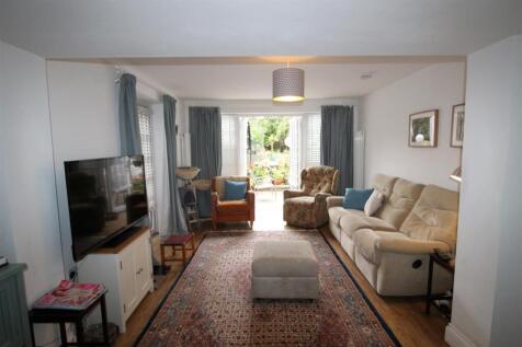 Basement flat lounge 2.JPG