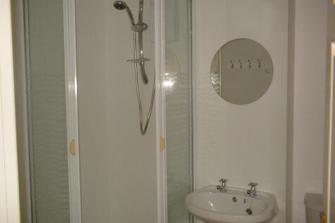 Flat 5 shower