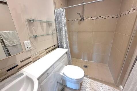 12 Knightscroft A...