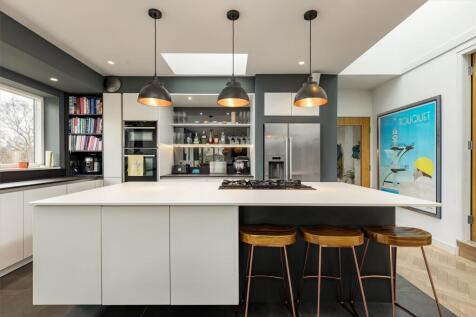 6 bed, 4 bath Detached in Edinburgh - Photo 4