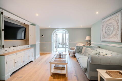 2 Bedroom Flat in BA2 4DW