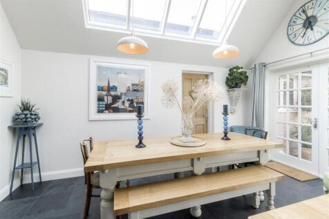 1 Knowle Hill, Hurley