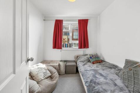 3 bed, 1 bath Maisonette in London - Photo 10