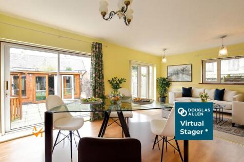 Family/Dining Room (Modern Style)