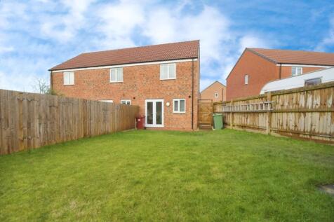 REAR GARDEN 03.jpg