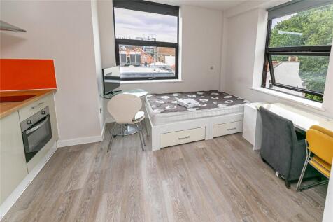BROADBAND INCLUDED IN MONTHLY Welcome to Crown House, our central student accommodation offering a variety of studios, cluster apartments from four- bedrooms to six- bedroom apartments. There are laun