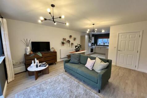 Open Plan Lounge & Dining Area