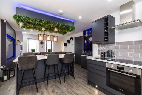 Lounge / Kitchen