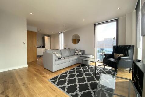 A spacious one double bedroom apartment located on 9th floor of the Millennium Tower development in Salford Quays. Furnished apartment with balcony and secure allocated parking space included. Great l