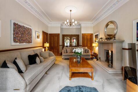 4 bed, 3 bath Detached in Glasgow - Photo 4
