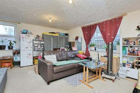 2-Bed At Caddow Road