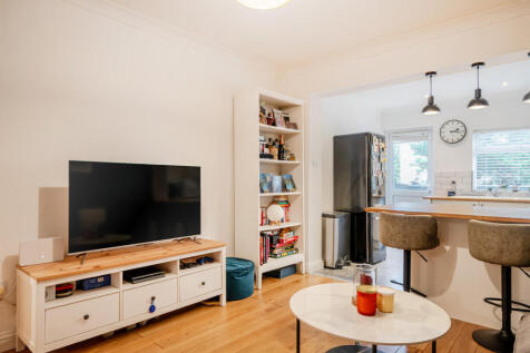 1370730-7-68f6419...