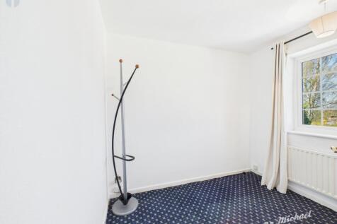 CAM03218G0-PR0592-STILL015