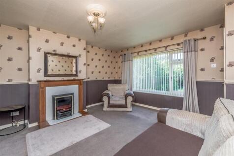 Living Room / Dining Area: