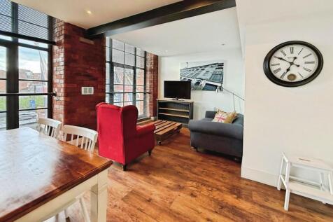 Deposit free option available //Fully furnished //High ceilings //Exposed brickwork //Grade II listed building //Double bedroom //Northern quarter location //Bespoke furnishings //Residents gym //Conc