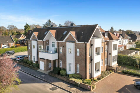 Nine Apartments In This Modern Luxury Development - But Only One With A Balcony Like This. It's only 25 minutes from Purley to Victoria on the 07:54, and you can get back home for a cold drink on your