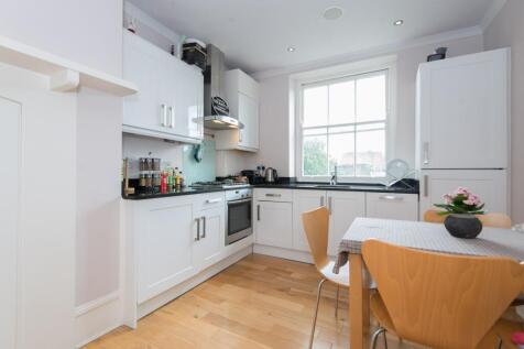 A beautifully presented and well maintained one double bedroom flat to rent on the third floor of a Fulham mansion block. Located on a residential street, close to the restaurants and bars of Fulham R