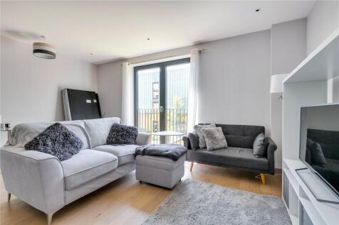 A 1 bedroom apartment situated within the brand new Ram Quarter development. The property is situated on the 4th floor and boasts an open plan lounge/kitchen, wood flooring and high specification fixt