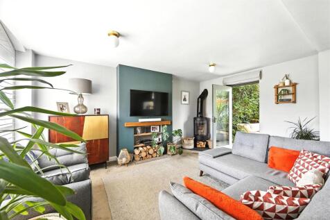 Living Room 03.JPG