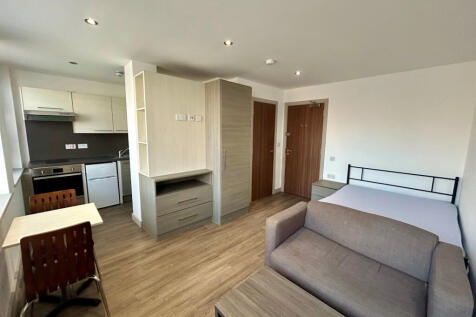 Flat in PR1 2NL