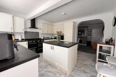 Kitchen:
