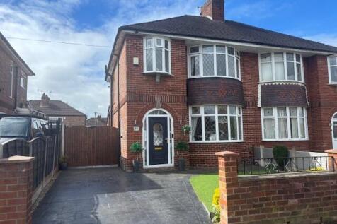 3 bed semi-detached house for sale