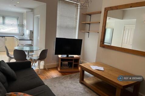 Outstanding 5 Double Bedroom Student House – Available £120 per person per weekBills inclusive option available ( all inclusive option available inc. gas, electric, WiFi, water, tv licence all inc...