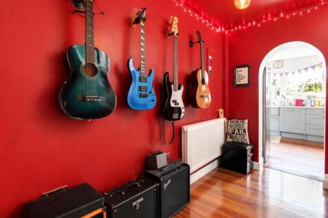 gitar to kitchen.jpg