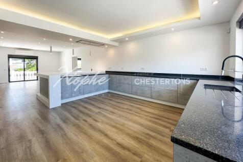 Fully Renovated 6 Bed Villa For Sale (39)