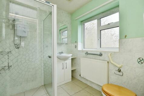 Annex Shower Room: